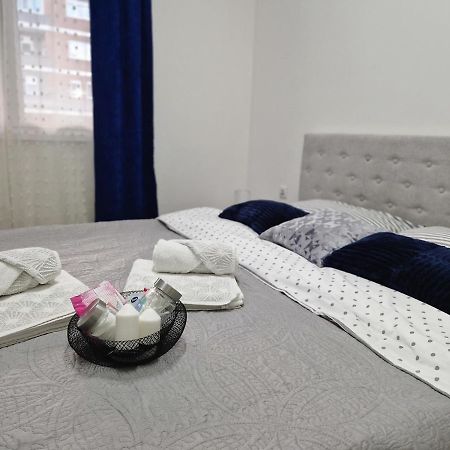 Apartman Astra Sremska Mitrovica Bagian luar foto