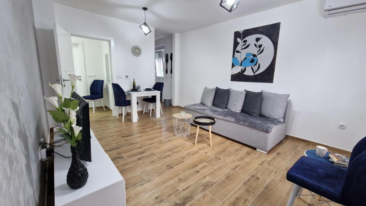 Apartman Astra Sremska Mitrovica Bagian luar foto