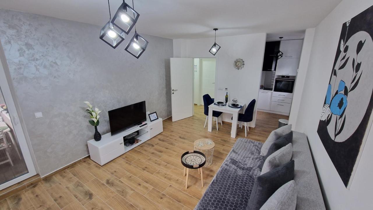 Apartman Astra Sremska Mitrovica Bagian luar foto