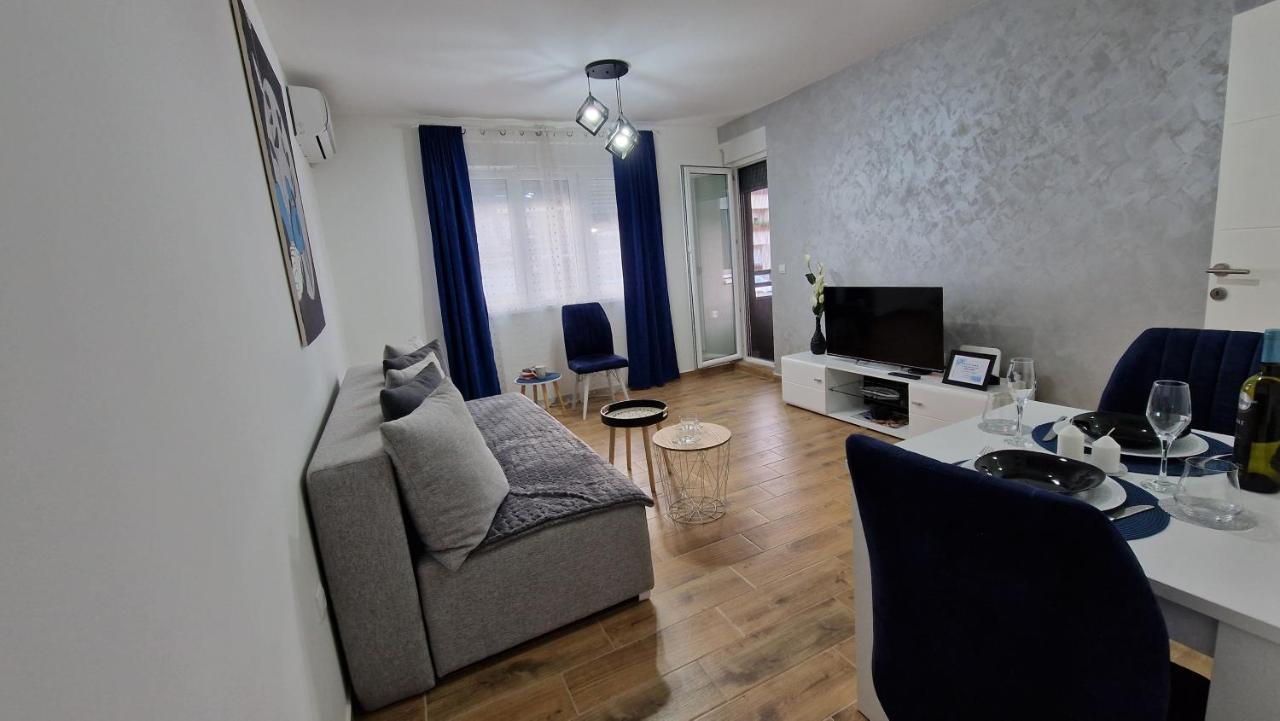 Apartman Astra Sremska Mitrovica Bagian luar foto