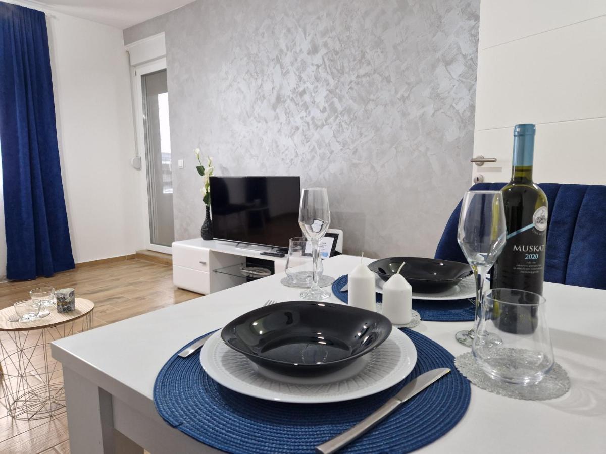 Apartman Astra Sremska Mitrovica Bagian luar foto