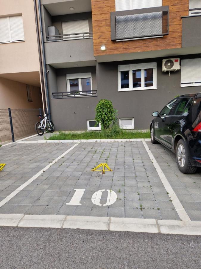 Apartman Astra Sremska Mitrovica Bagian luar foto