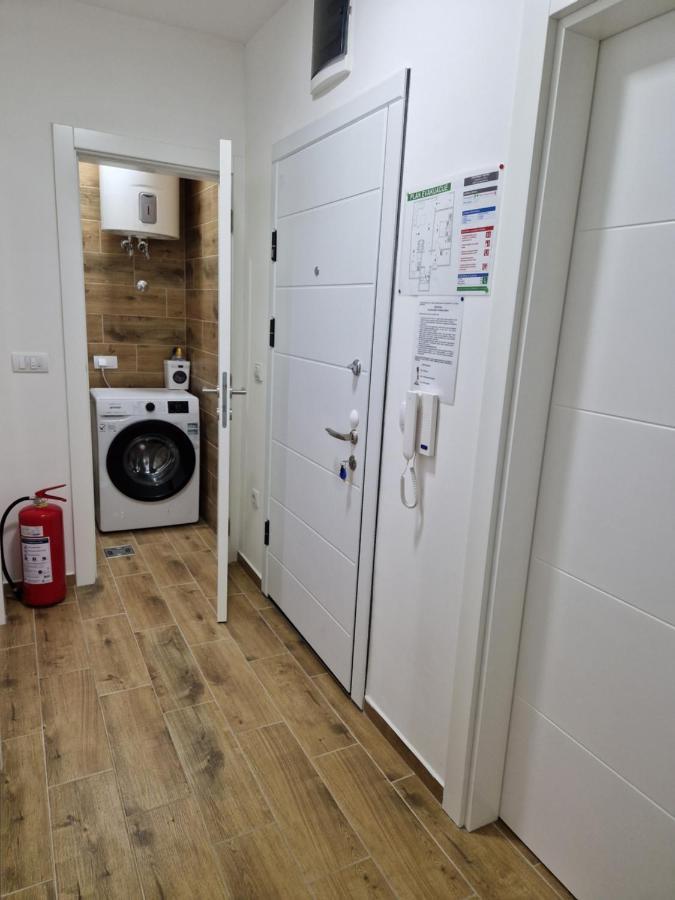 Apartman Astra Sremska Mitrovica Bagian luar foto