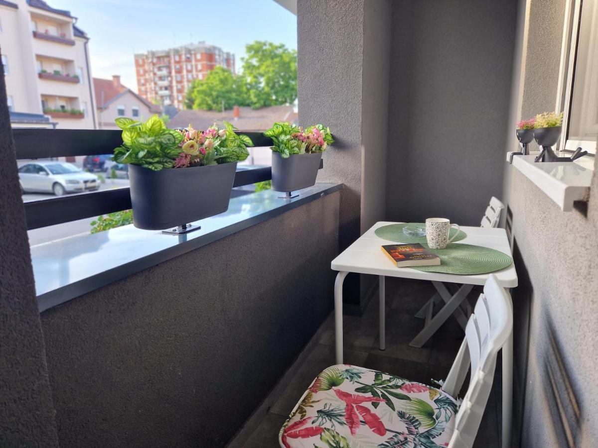 Apartman Astra Sremska Mitrovica Bagian luar foto